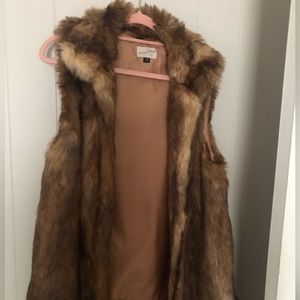 Universal thread faux fur vest
